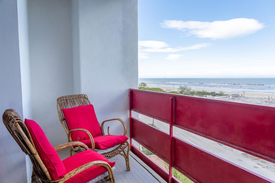 Day, Natural landscape, View (from property/room), Balcony/Terrace, Living room, Seating area, Sea view