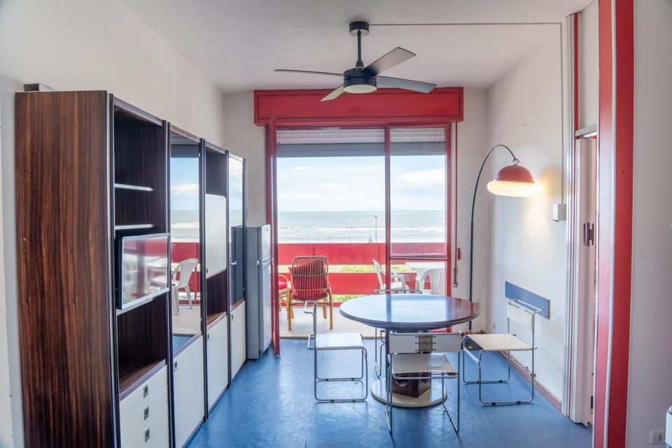Natural landscape, Kitchen or kitchenette, Living room, Seating area, Dining area, fireplace, wardrobe