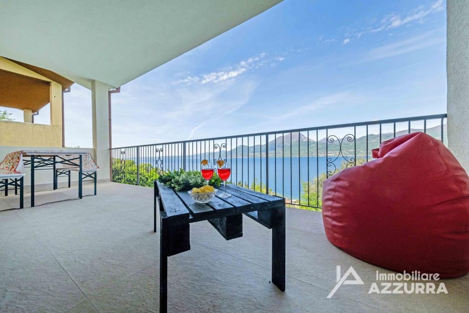 Natural landscape, View (from property/room), Balcony/Terrace, Lake view, Mountain view