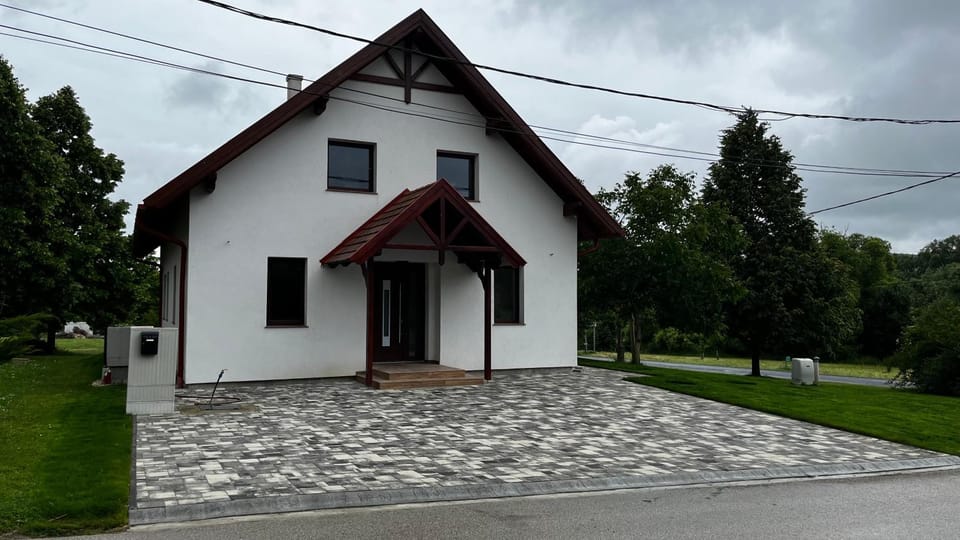 Property building, Street view