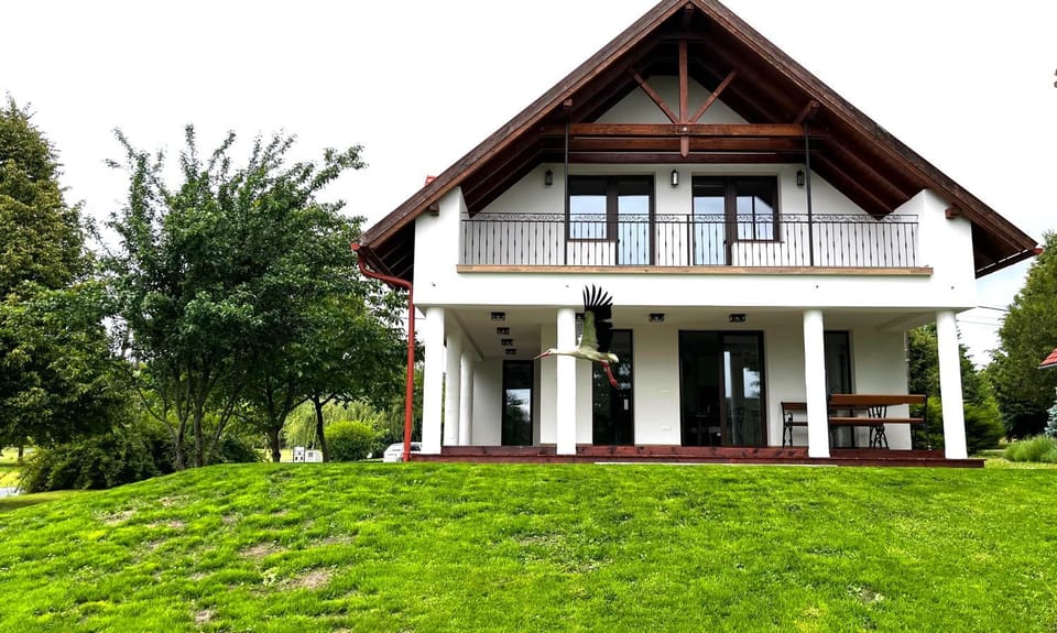 Property building, Day, Natural landscape, Garden, Garden view