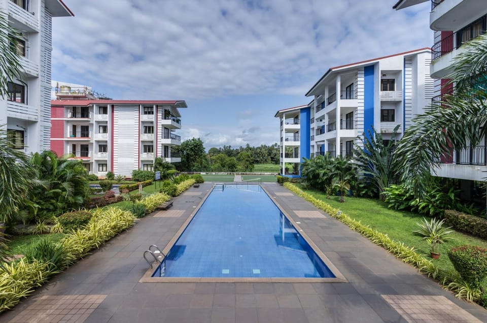 Property building, Spring, Day, Neighbourhood, Natural landscape, Garden, Garden view, Pool view, Street view, Swimming pool