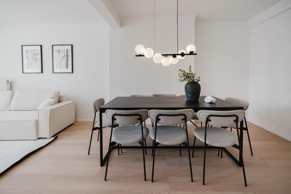 3 BR Penthouse - WHIRLPOOL - ZENTRAL - KÜCHE - WIFI - KAFFEE - GERÄUMIG - TERRASSE - PARKHAUS Apartment in Wiesbaden