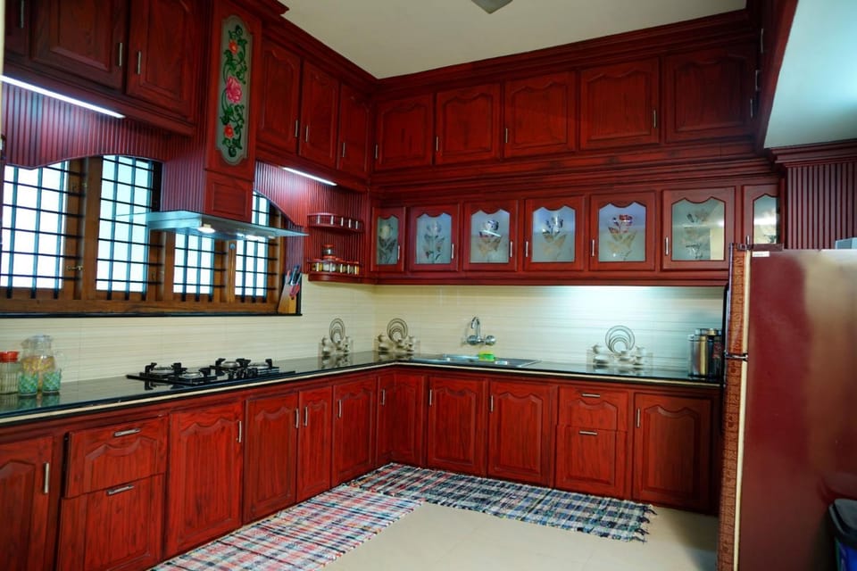 Kitchen or kitchenette, Internal: Not applicable to any particular room
