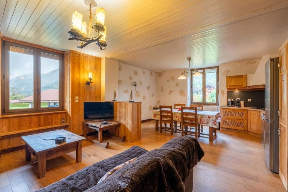 Communal lounge/ TV room, TV and multimedia, Kitchen or kitchenette, Living room, Seating area, Dining area