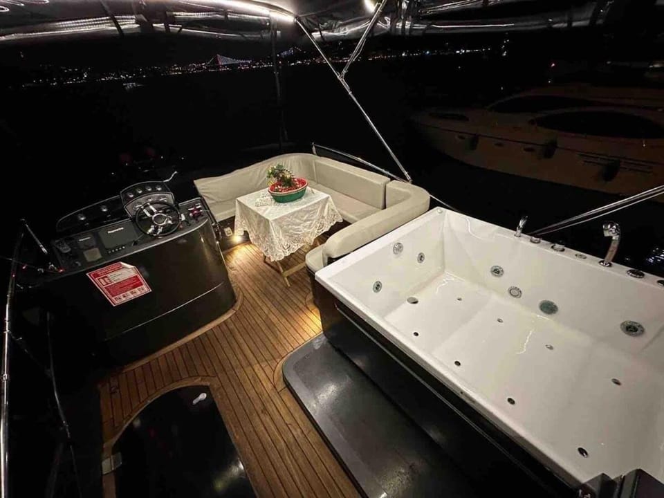 Den Den İstanbul Docked boat in Istanbul