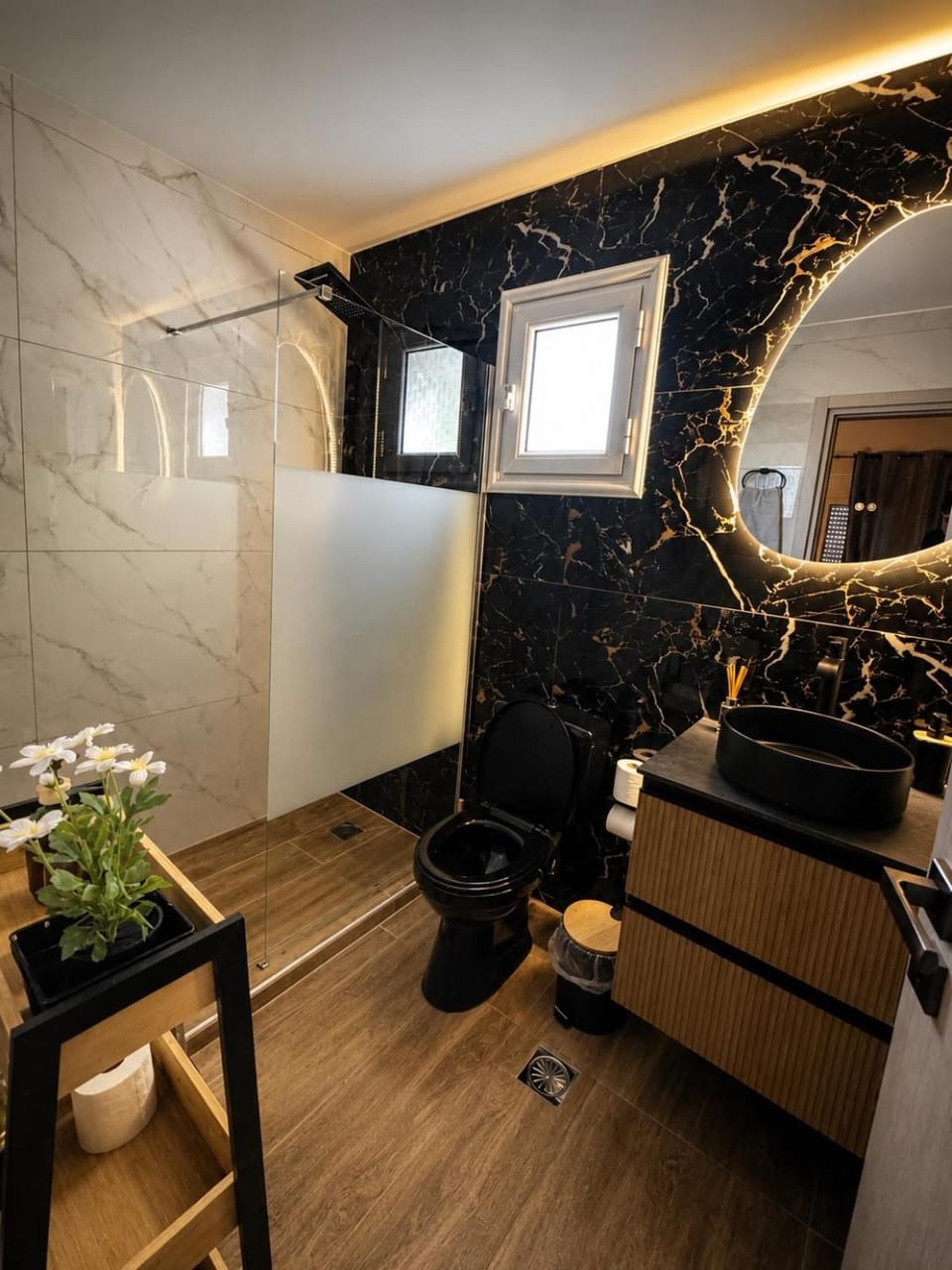 Shower, Toilet