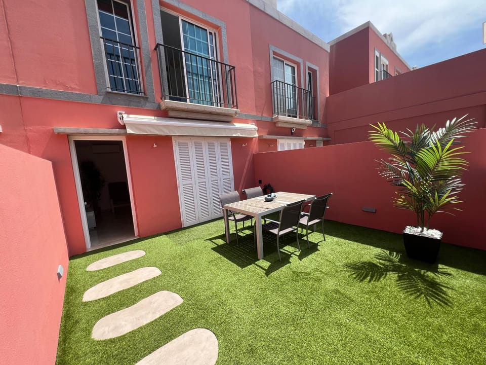 Facade/entrance, Garden, Solarium, Balcony/Terrace