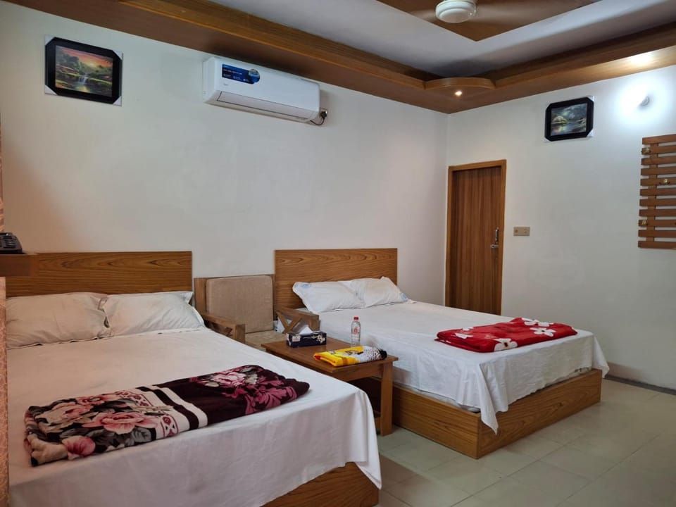 Bed, TV and multimedia, Photo of the whole room, Bedroom, towels, air conditioner