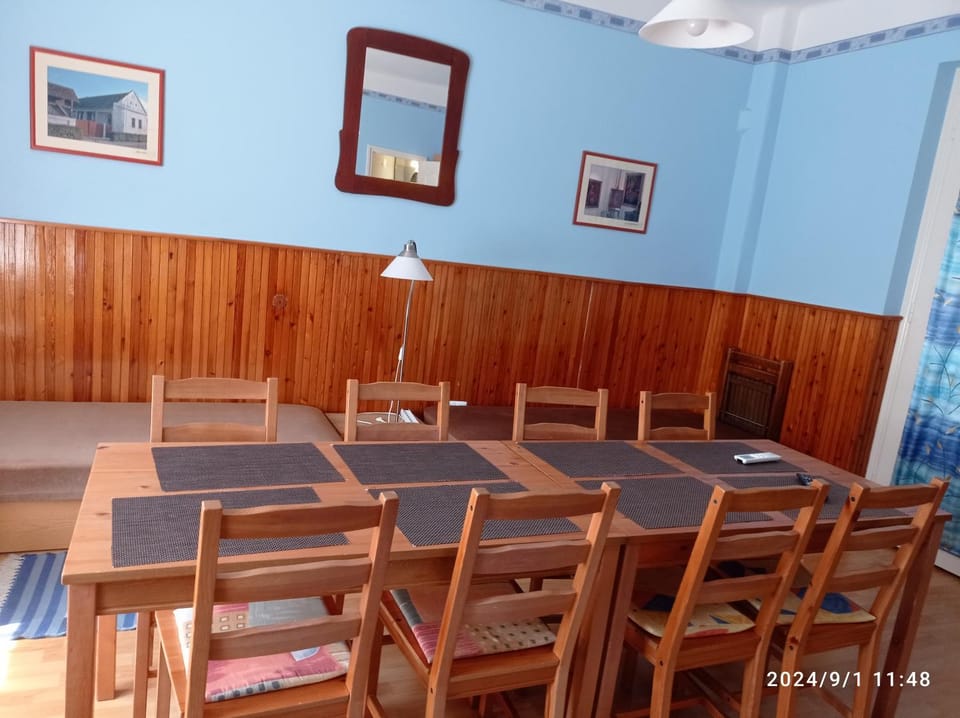 Restaurant/places to eat, Dining area