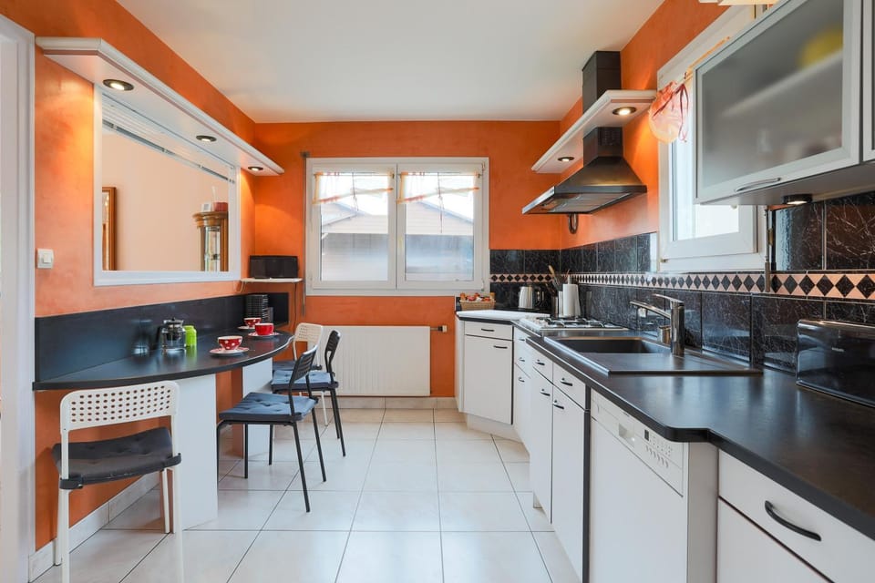 Kitchen or kitchenette, Living room