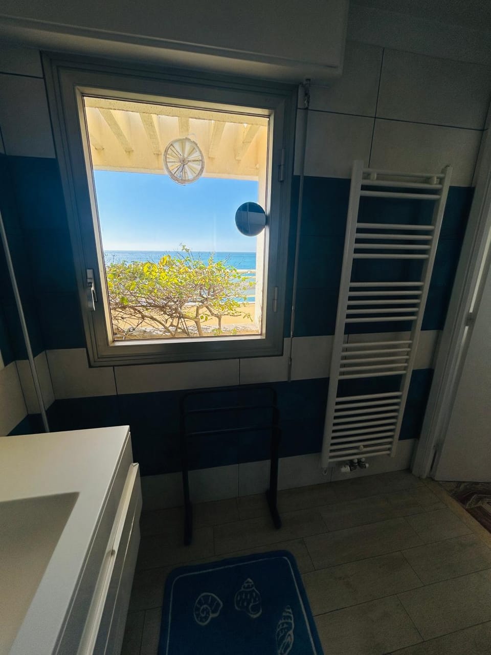 Appartement Menton front de mer au dernier étage de 95M2 avec Terrasse de 70M2 Apartment in Roquebrune-Cap-Martin