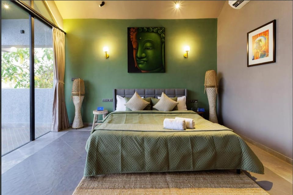 Photo of the whole room, Bedroom, air conditioner