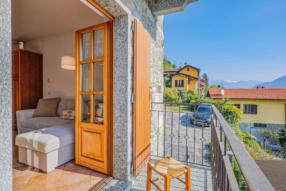 Balcony/Terrace, Mountain view