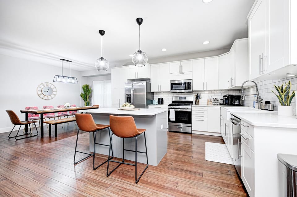 Kitchen or kitchenette, Dining area, oven, stove