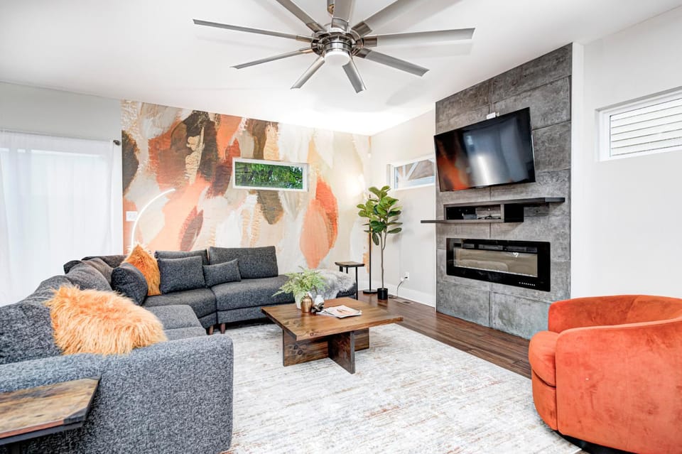 TV and multimedia, Living room, Seating area, fireplace