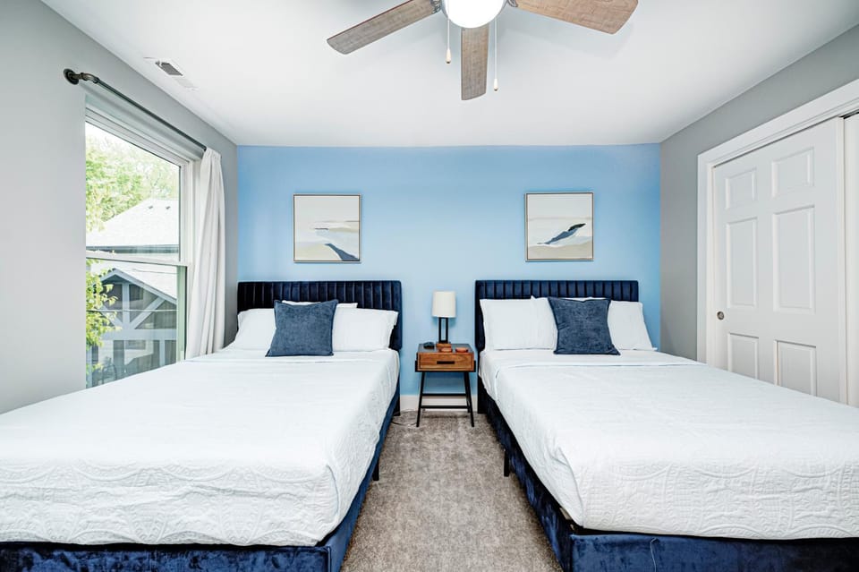 Bed, Photo of the whole room, Bedroom