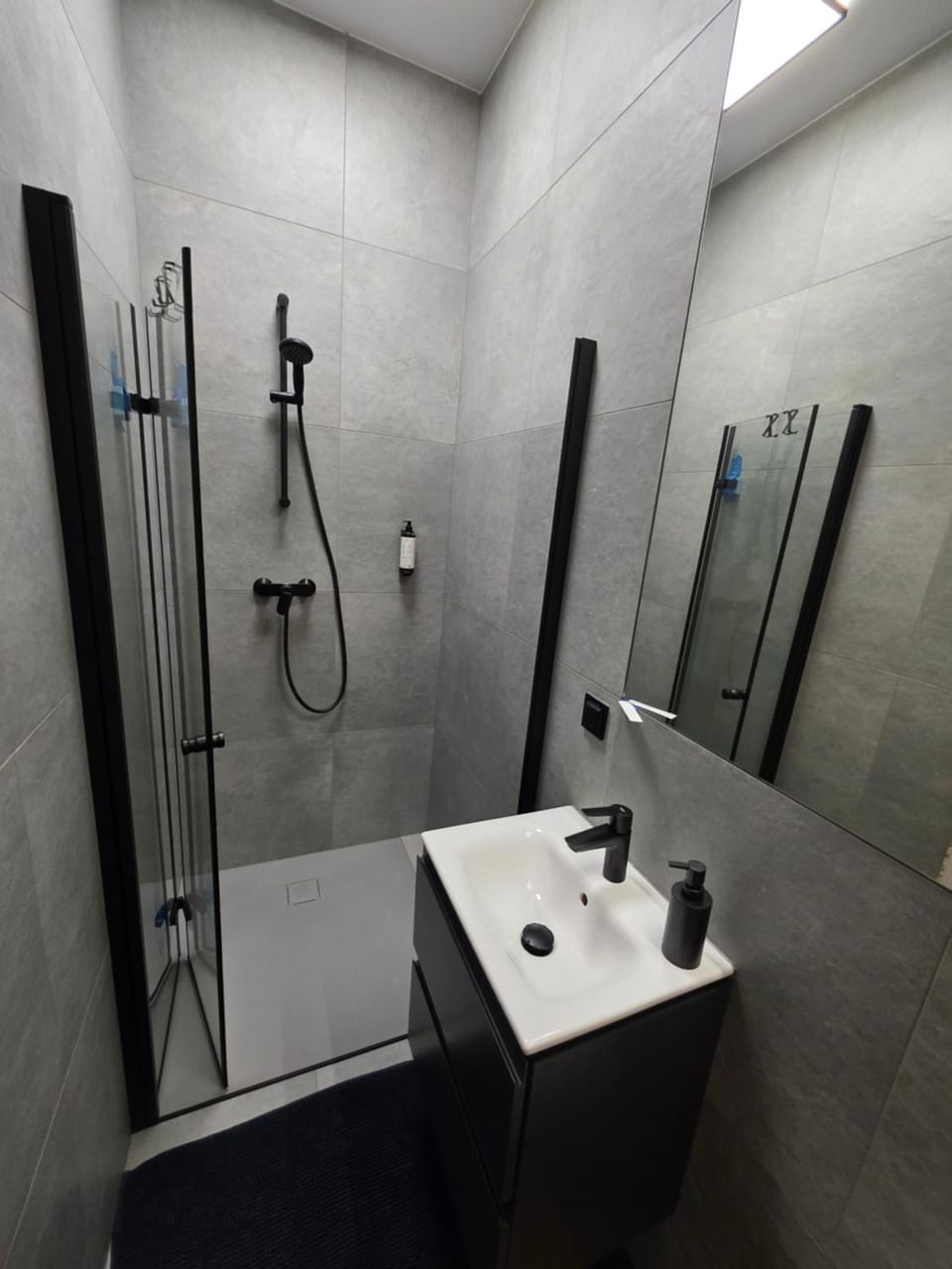 Apt4B 45m2 Center Półwiejska 1st floor Garage free Apartment in Poznan