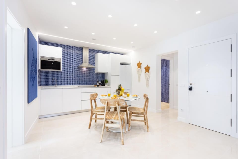 Dining area, kitchen