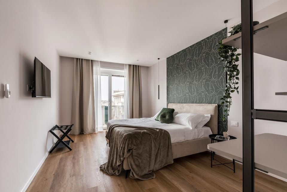 Bed, TV and multimedia, Photo of the whole room, Bedroom