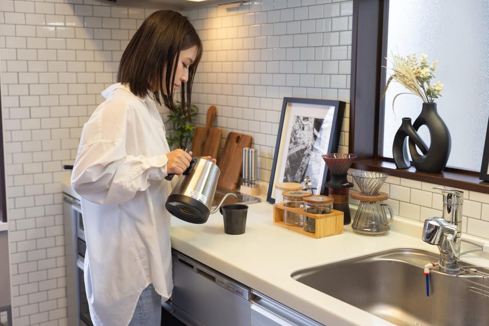 People, Coffee/tea facilities, Kitchen or kitchenette