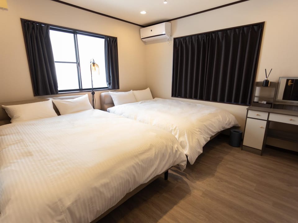 Bed, Bedroom, air conditioner