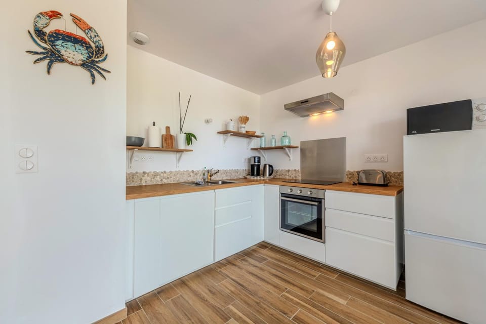 Kitchen or kitchenette, Living room