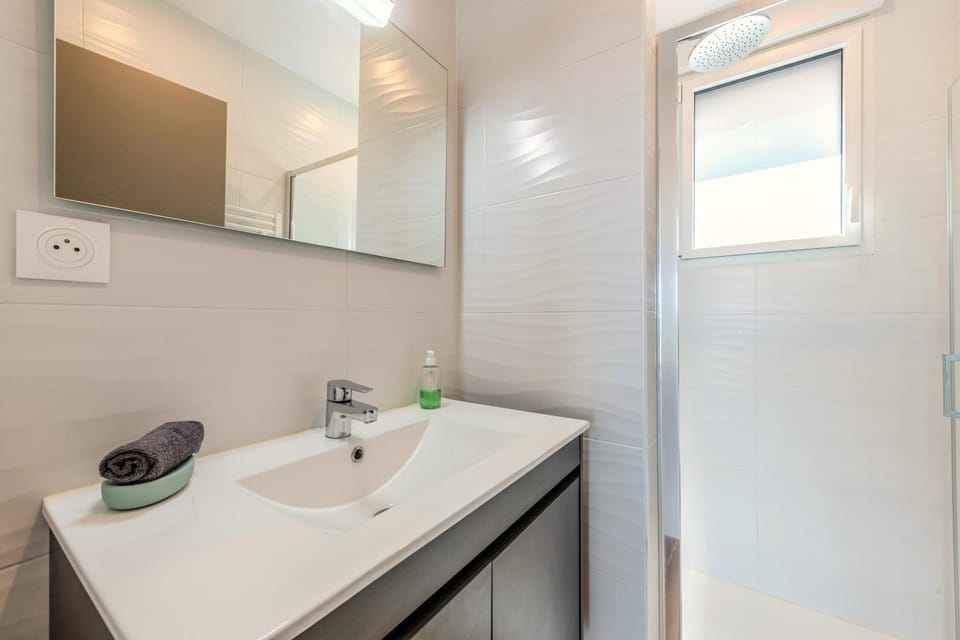 Bathroom, Living room