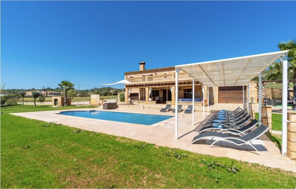 Pool view, Swimming pool, sunbed