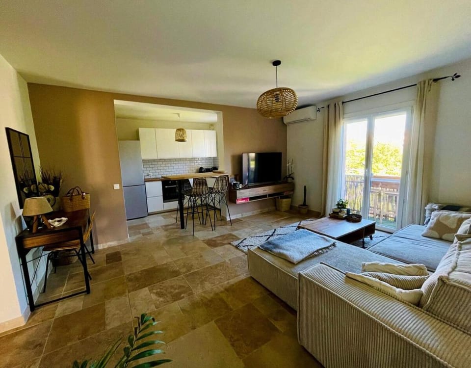 Appartement centre ville Apartment in Cogolin