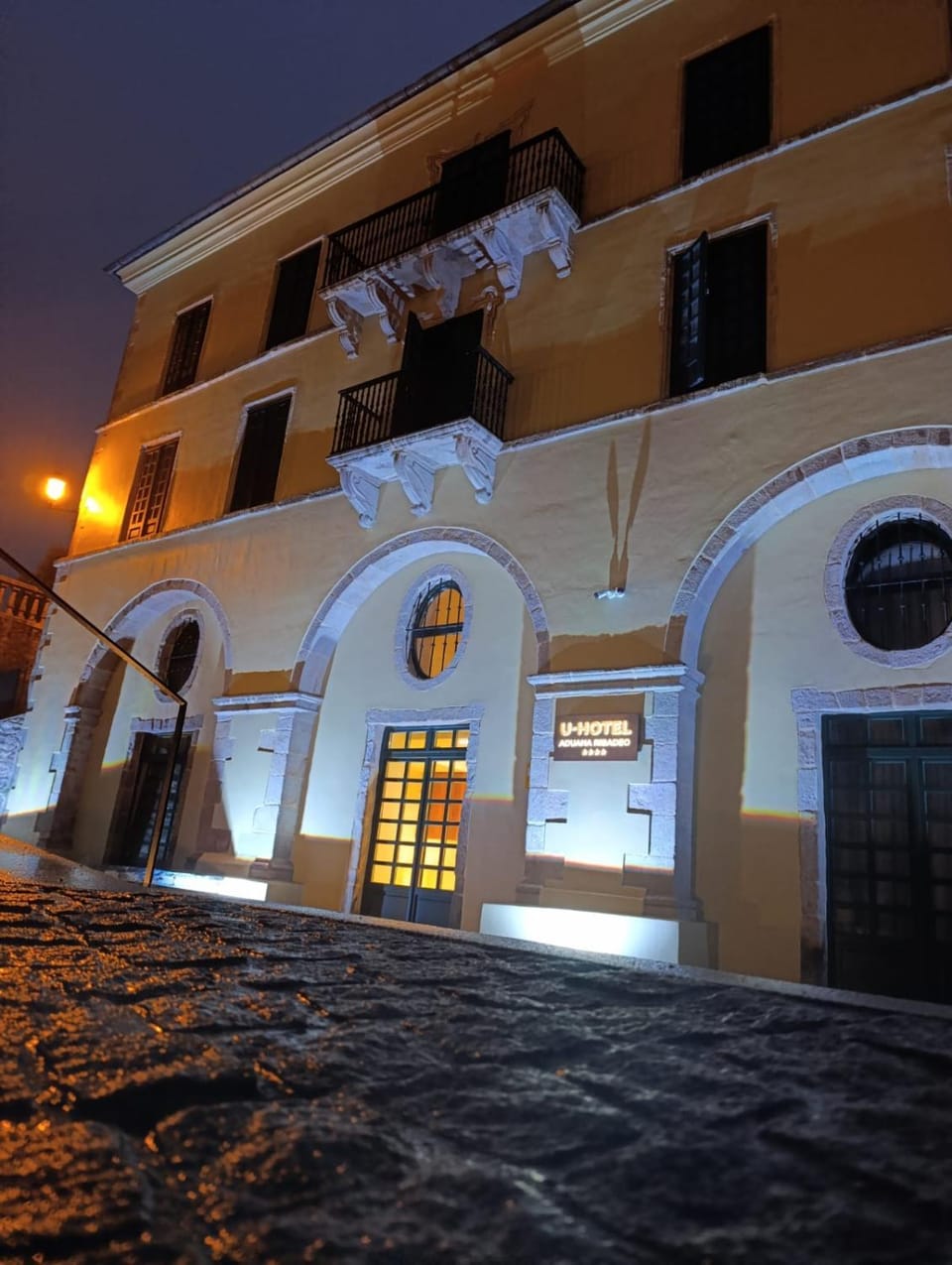 Property building, Facade/entrance, Off site, Night