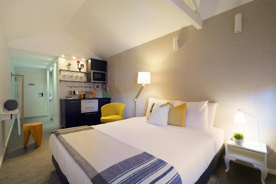 Bed, Kitchen or kitchenette, Living room, Bedroom, minibar