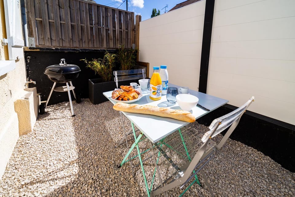 Patio, Day, BBQ facilities, View (from property/room), Balcony/Terrace, Food and drinks, Dining area, Food, Breakfast, Continental breakfast, Drinks