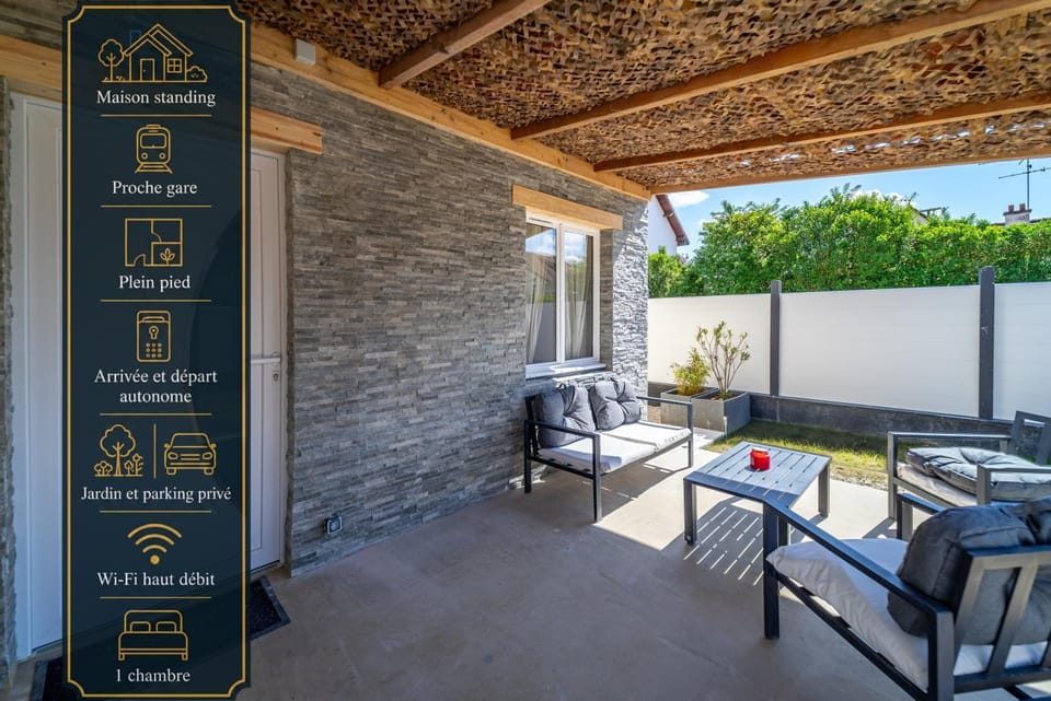 Patio, Day, View (from property/room), Balcony/Terrace, Seating area, Dining area