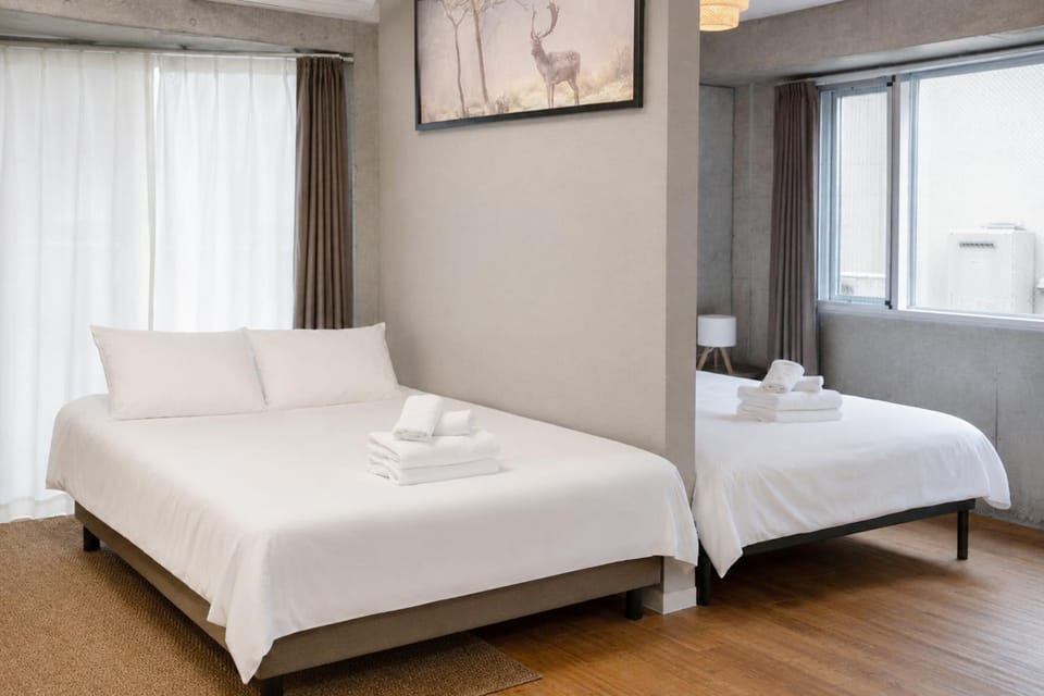 Bed, Bedroom, towels