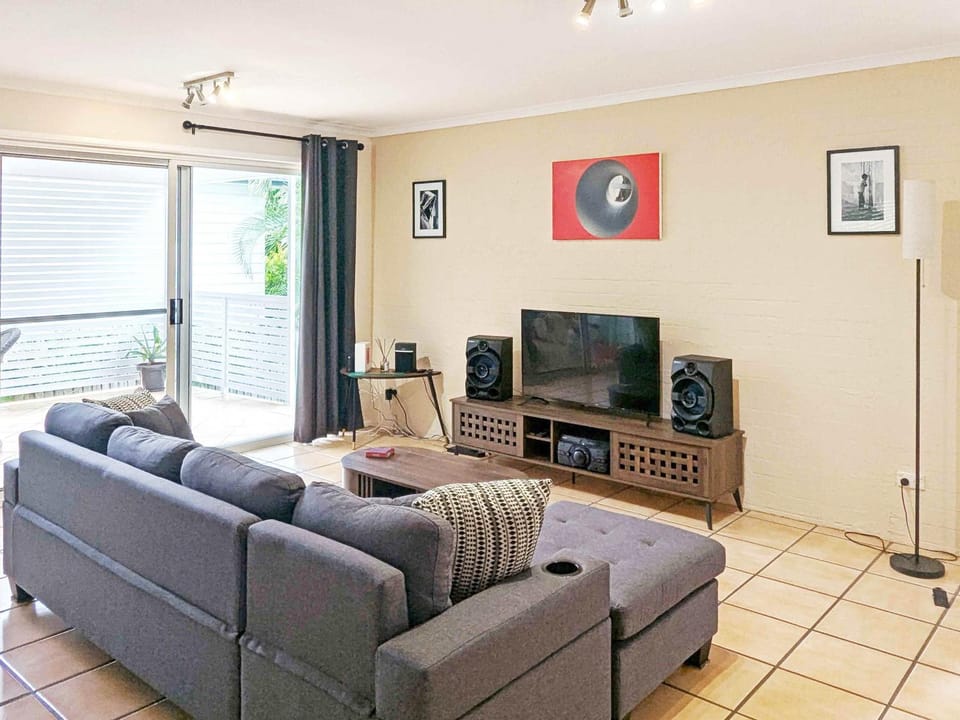 TV and multimedia, Seating area, air conditioner