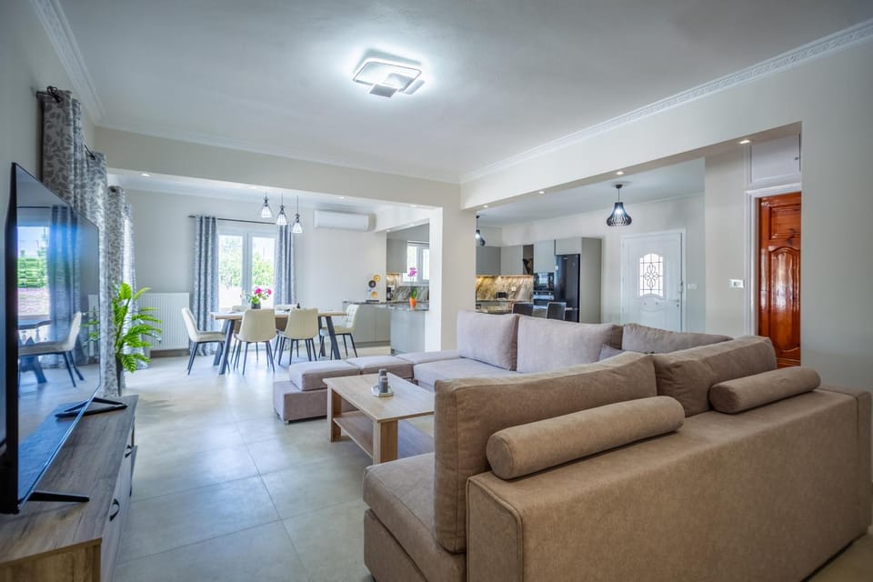 Communal lounge/ TV room, TV and multimedia, Kitchen or kitchenette, Living room, Seating area, Evening entertainment