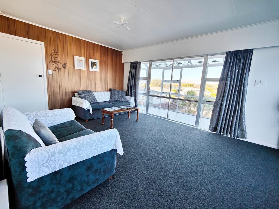 special in winter from 138 for three bedrooms unit in Johnsonville Wellington Apartment in Wellington