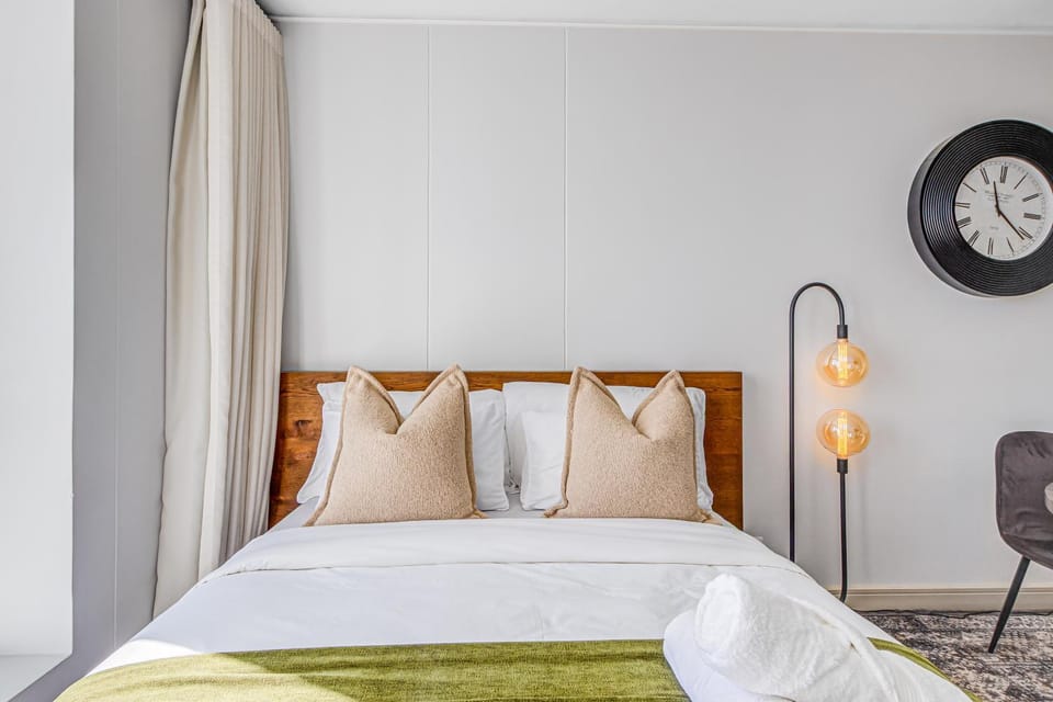 Luxury Modern One-Bedroom Apartment l Secure Parking l Fast Wi-Fi Apartment in Johannesburg