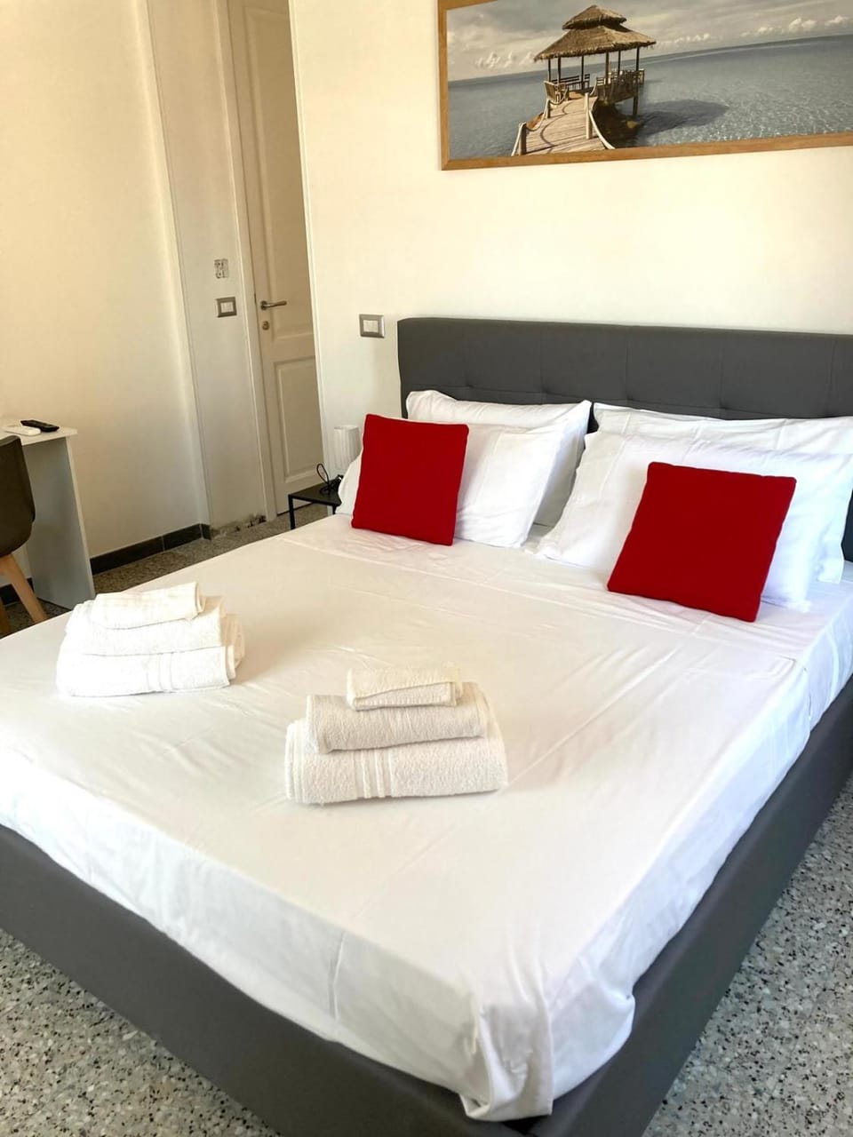 Bed, Photo of the whole room, Bedroom, towels