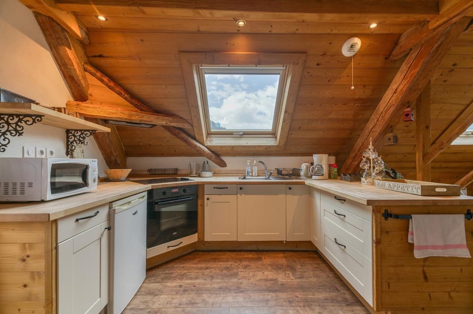 Property building, Kitchen or kitchenette, Living room