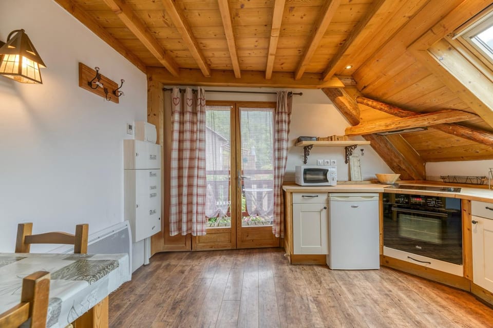 Property building, Kitchen or kitchenette, Living room