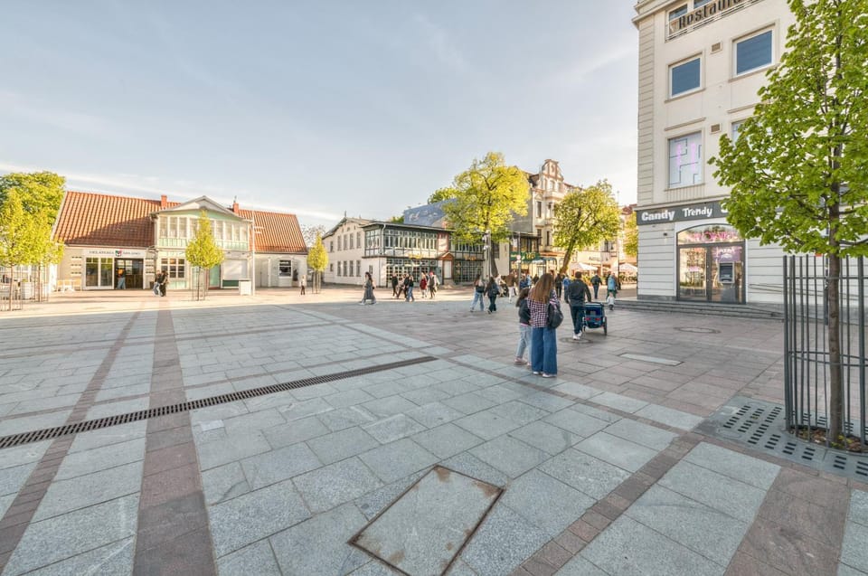 Property building, Neighbourhood, City view, Location