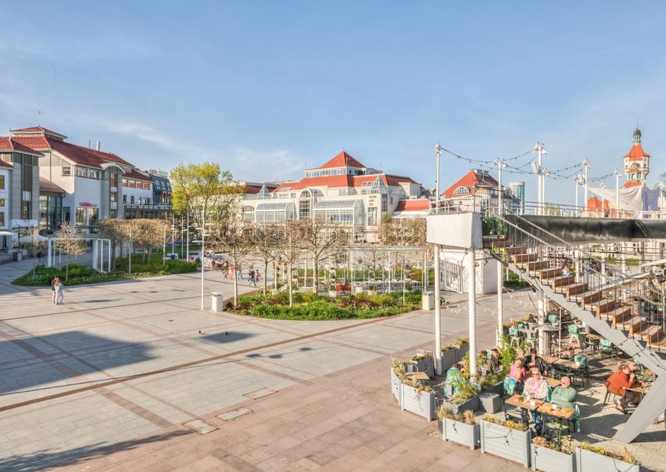 Nearby landmark, City view, Landmark view, Location