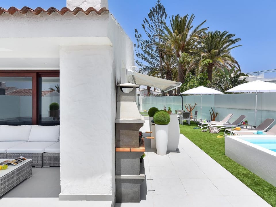 Day, BBQ facilities, Pool view, Swimming pool, sunbed