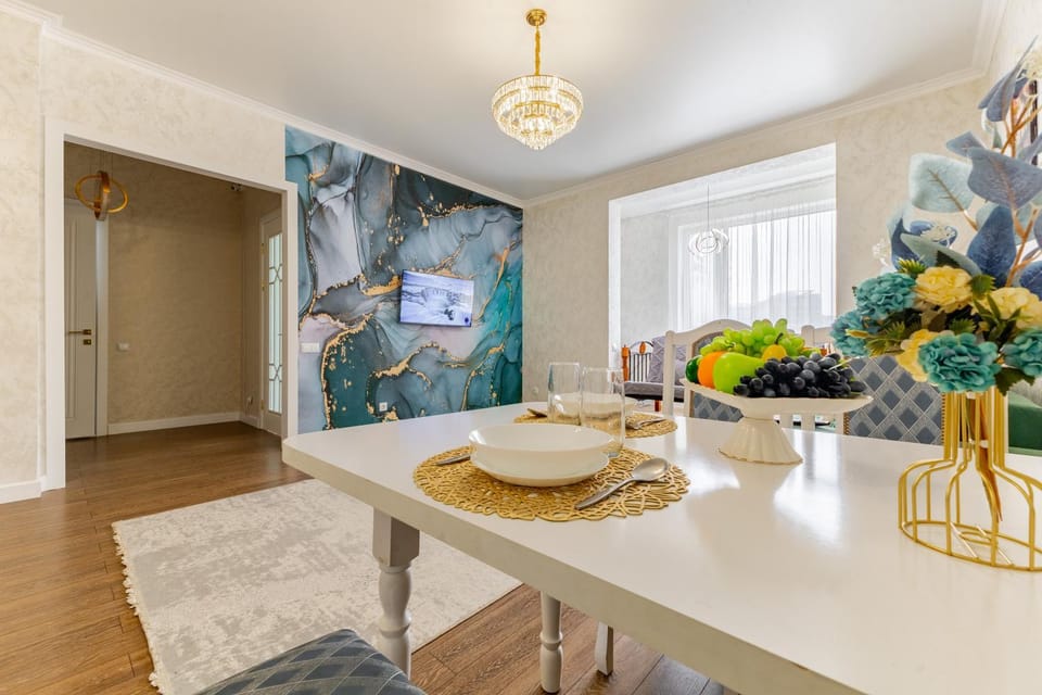 Living room, Food and drinks, Decorative detail, Seating area, Dining area, Food