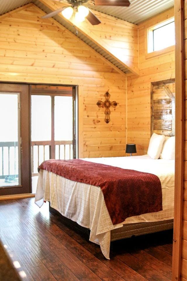 Comfortable Cabin Rental with Pool Access near San Antonio, Texas Cabin in Lakehills