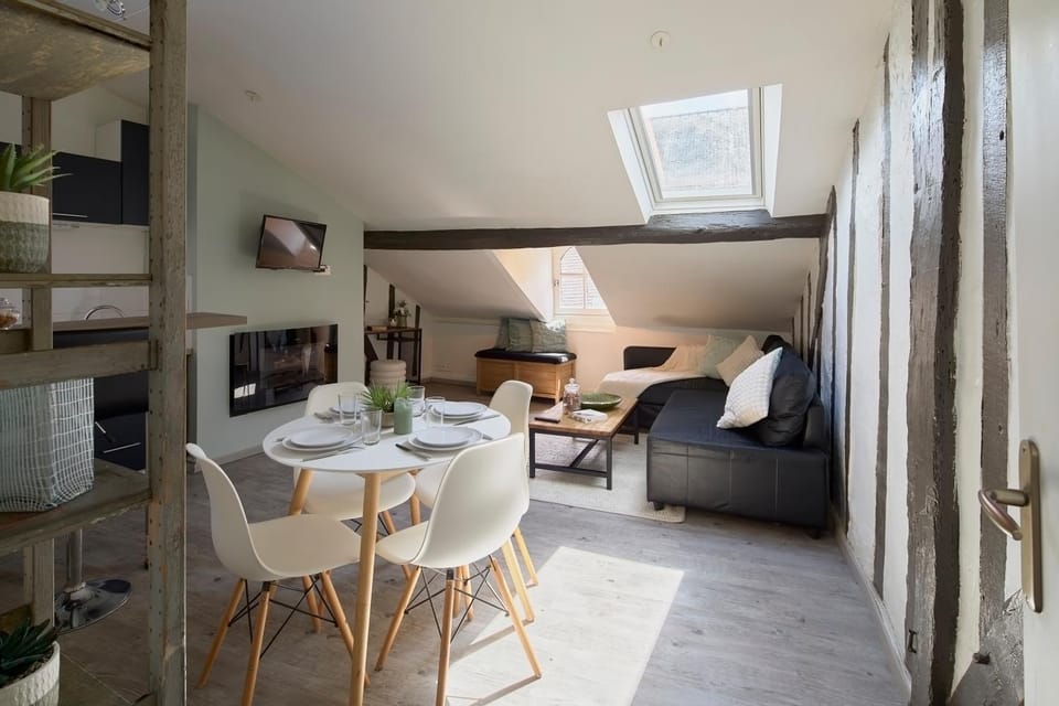 Communal lounge/ TV room, Living room, Dining area