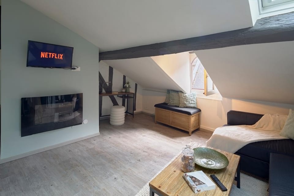TV and multimedia, Living room, Seating area