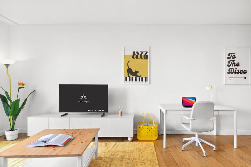 Central luminous 2 beds with balcony & aircon Apartment in Surry Hills